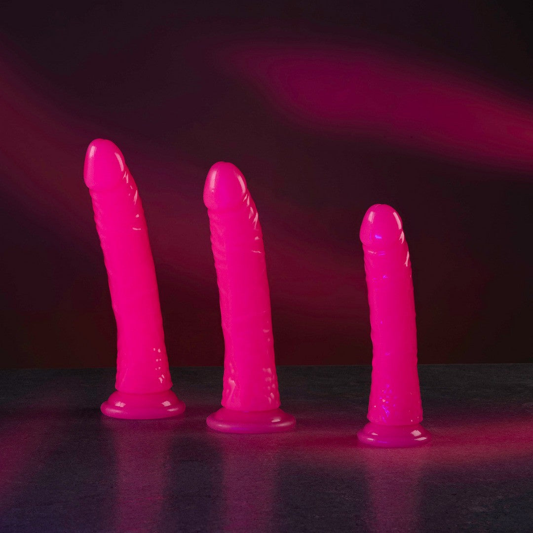 Realistischer Dildo schlank mit Saugnapf nachtleuchtend Rosa 20 cm