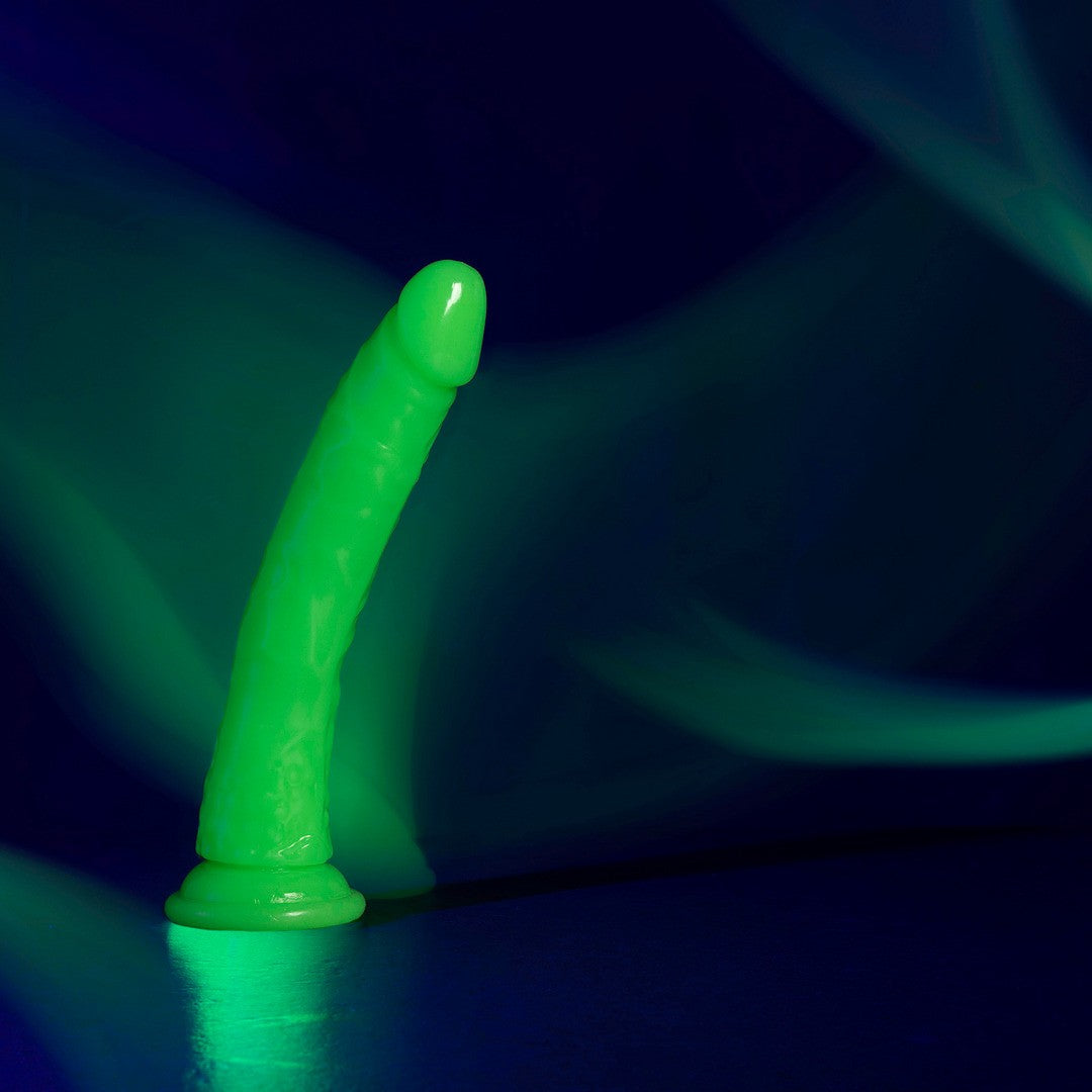 Realistischer Dildo schlank mit Saugnapf Nachtleuchtend 22,5 cm