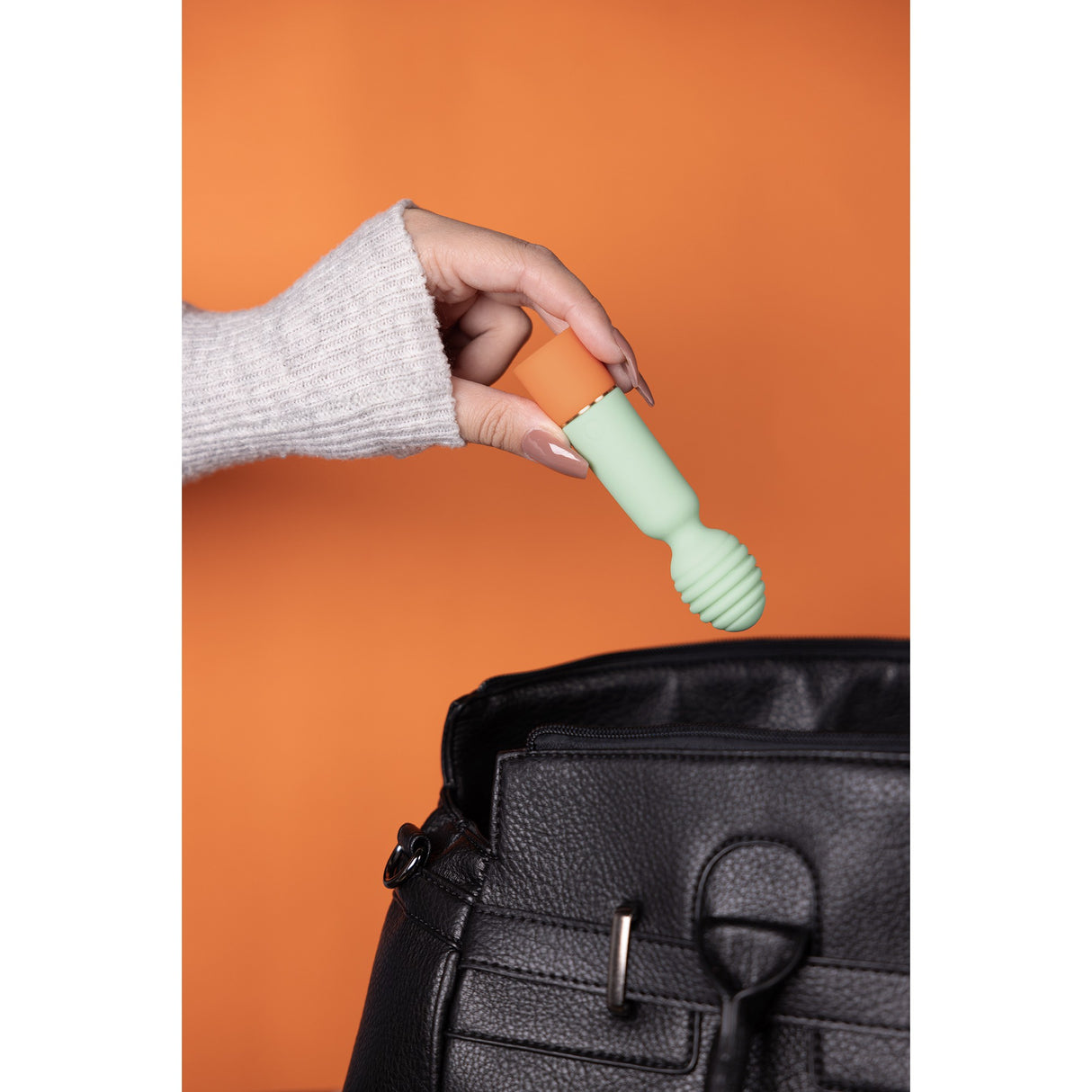 Mini-Vibrator gerippt mit USB-Ladekabel Orange