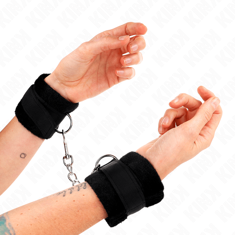 Fesselset Beginner Pelzhandmanschetten Schwarz – Ansicht 3