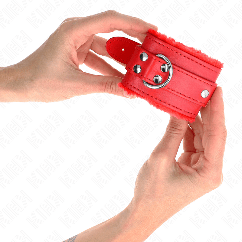 Fesselset pelzgefütterte Handgelenkfesseln Rot mit Rotem Gürtel Verstellbar 17 cm – Ansicht 4