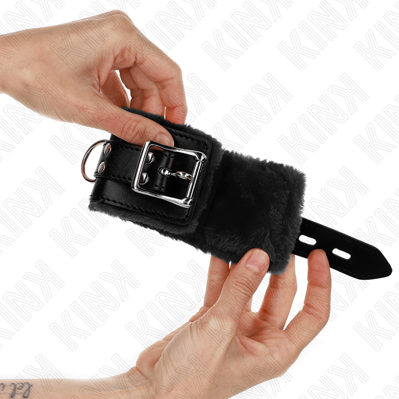 Fesselset pelzgefütterte Handgelenkfesseln Schwarz mit Schwarzem Gürtel Verstellbar 17 cm – Ansicht 2