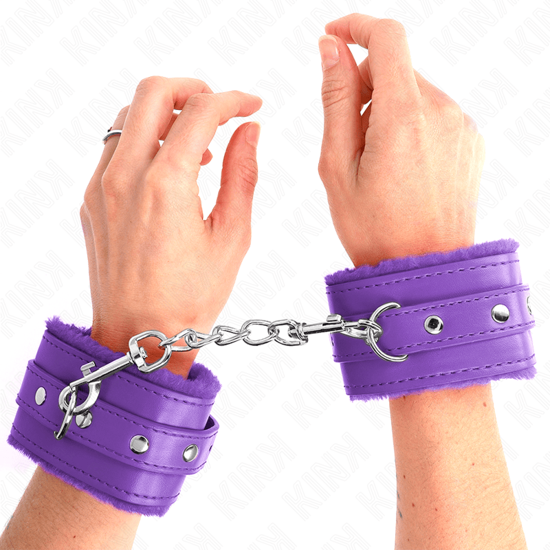 Fesselset Premium pelzgefütterte Handgelenkfesseln Lila mit Lila Gürtel Verstellbar 17 cm