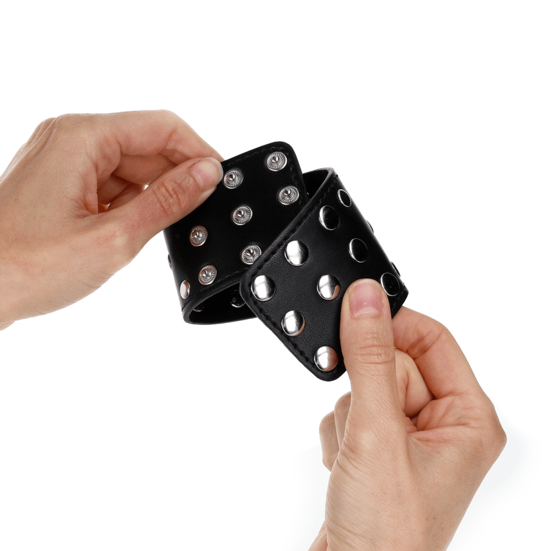 Fesselset Handgelenkfesseln mit Druckverschluss Voller Nieten Schwarz Verstellbar 19 cm – Ansicht 2