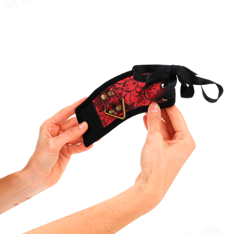 Kink - Scandal Handgelenksfesseln Rot-Schwarze Spitzendetails 24,5 cm x 6,5 cm