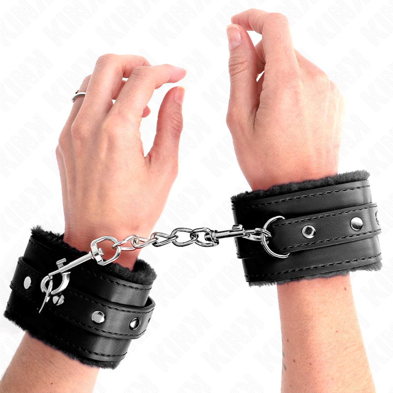 Kink - Premium Pelzgefütterte Handgelenkfesseln Schwarz mit Schwarzem Gürtel Verstellbar 17-29 cm x 6 cm
