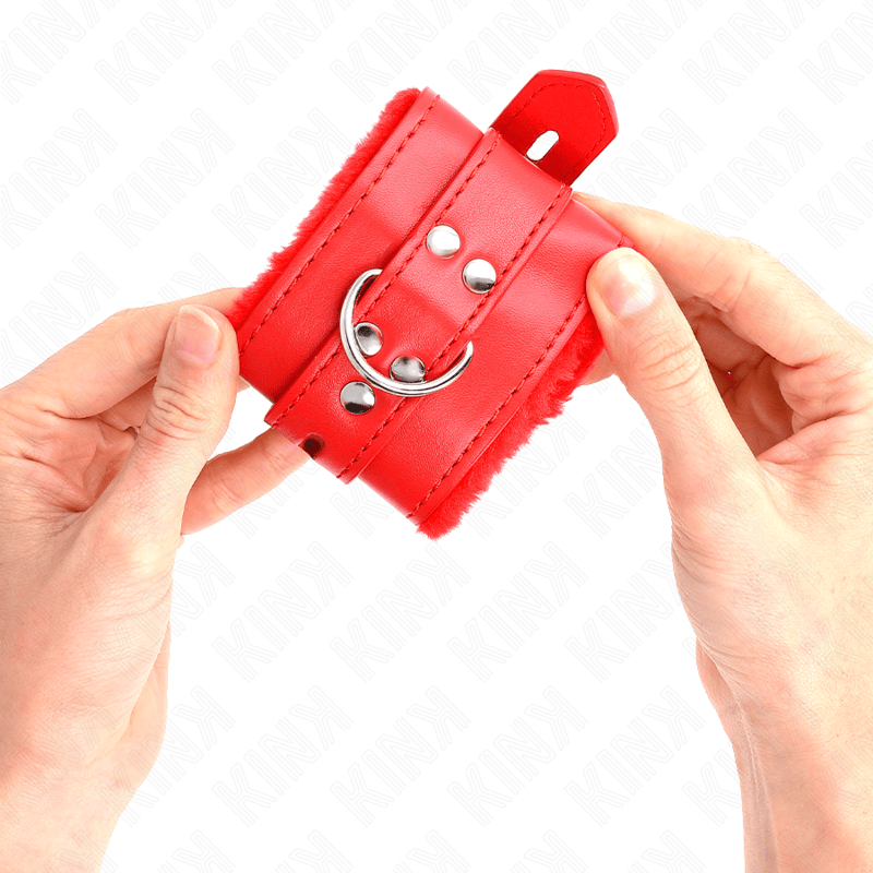 Kink - Pelzgefütterte Handgelenkfesseln mit Quadratischen Löchern, Rot und Roter Gürtel, Verstellbar 17-29 cm x 6 cm