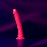 Realistischer Dildo schlank mit Saugnapf nachtleuchtend Rosa 20 cm