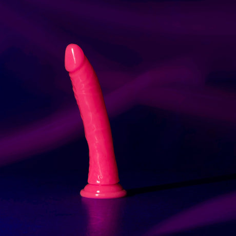 Realistischer Dildo schlank mit Saugnapf nachtleuchtend Rosa 20 cm