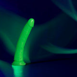 Realistischer Dildo schlank mit Saugnapf Nachtleuchtend 22,5 cm