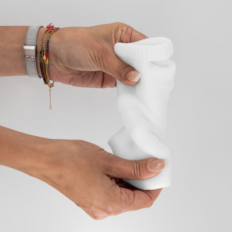 Masturbator Nautilus mit herausnehmbarem Vibro-Ei Weiß