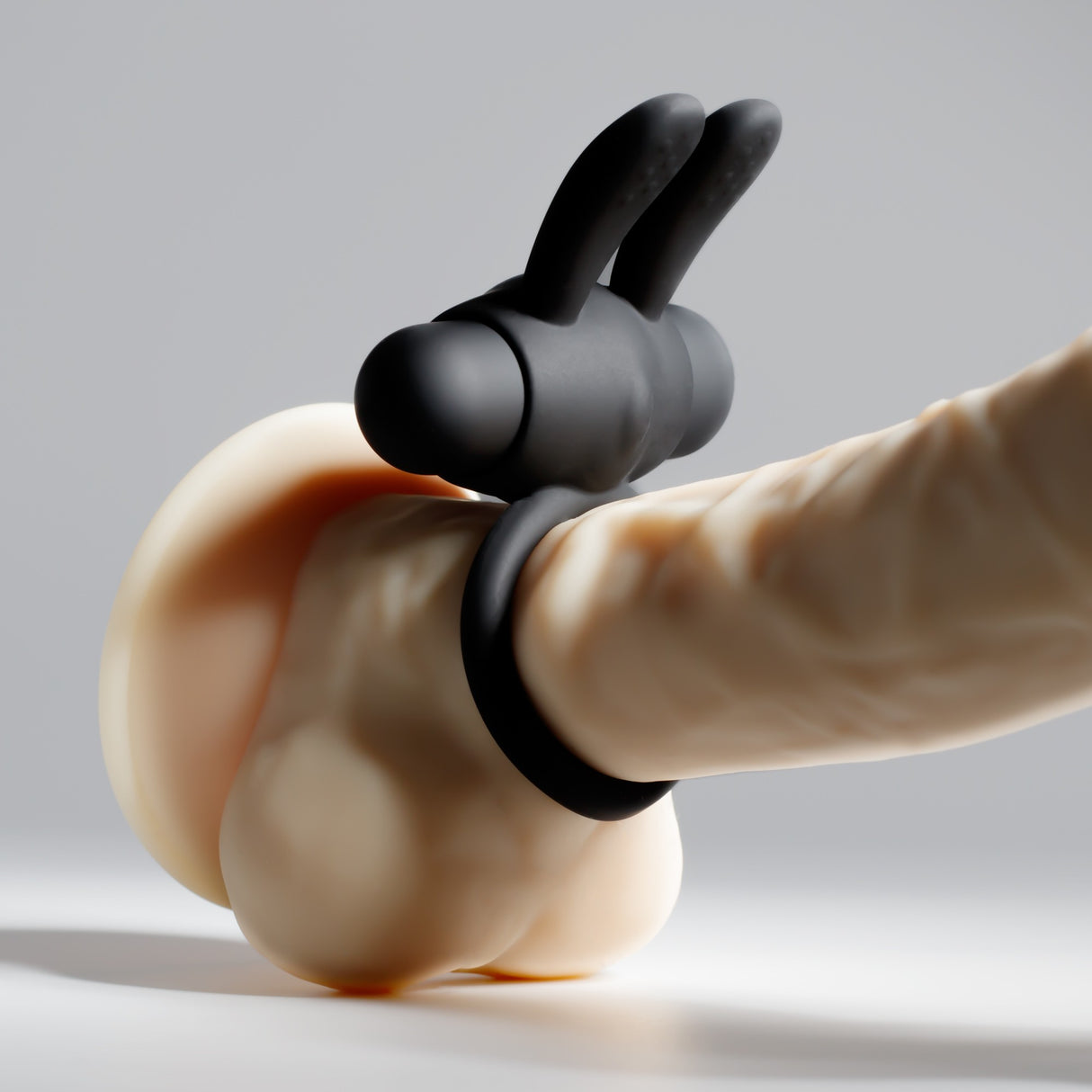 Penisring Pluto mit Vibro-Ei Schwarz