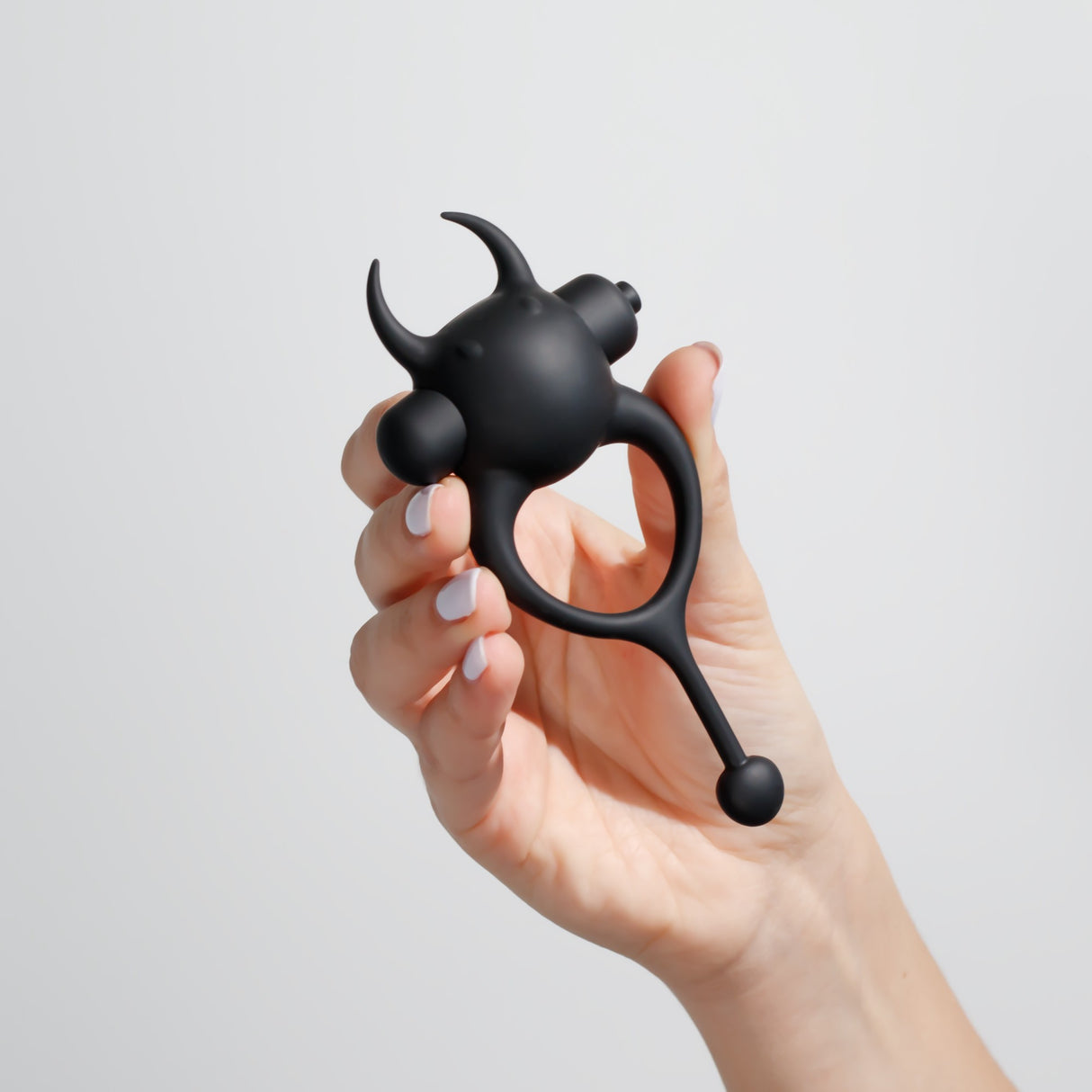 Penisring Daemon mit wiederaufladbarem Vibro-Ei Schwarz