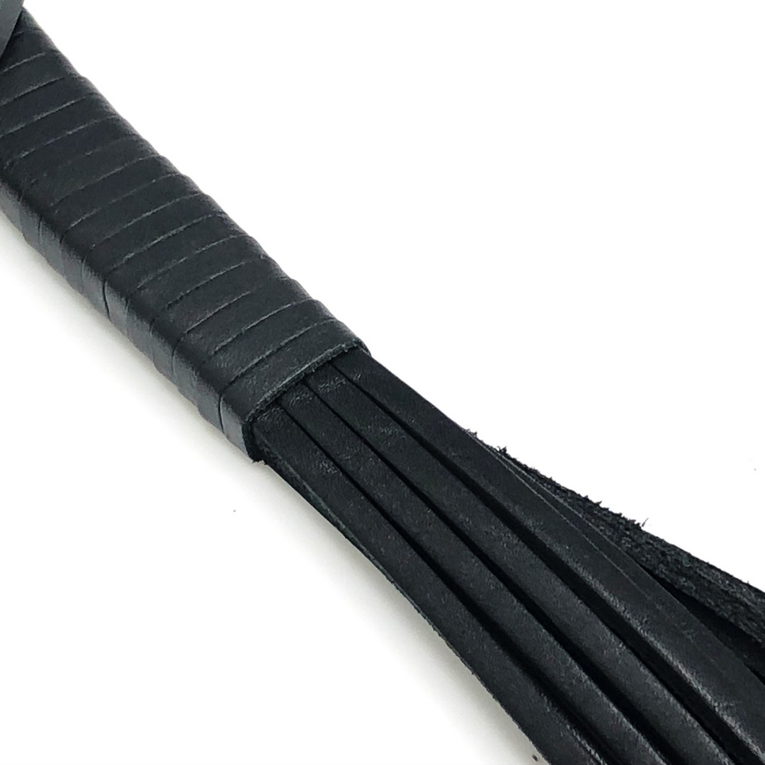 Peitsche Martinet mit Lederbändern Schwarz 43 cm