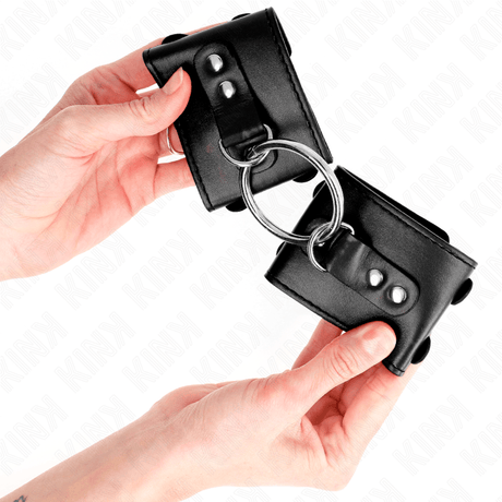 Fesselset Feste Handgelenkfesseln mit Ring und Nieten Verstellbar Schwarz 17 cm