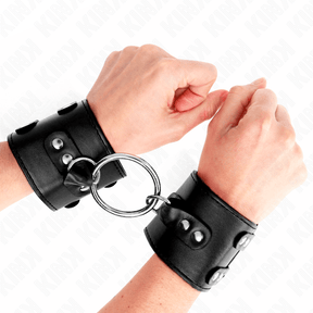 Fesselset Feste Handgelenkfesseln mit Ring und Nieten Verstellbar Schwarz 17 cm