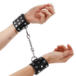 Fesselset Handgelenkfesseln mit Druckverschluss Voller Nieten Schwarz Verstellbar 19 cm