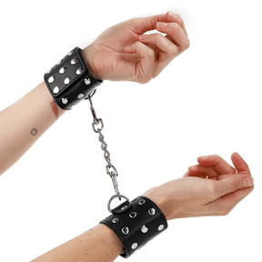 Fesselset Handgelenkfesseln mit Druckverschluss Voller Nieten Schwarz Verstellbar 19 cm