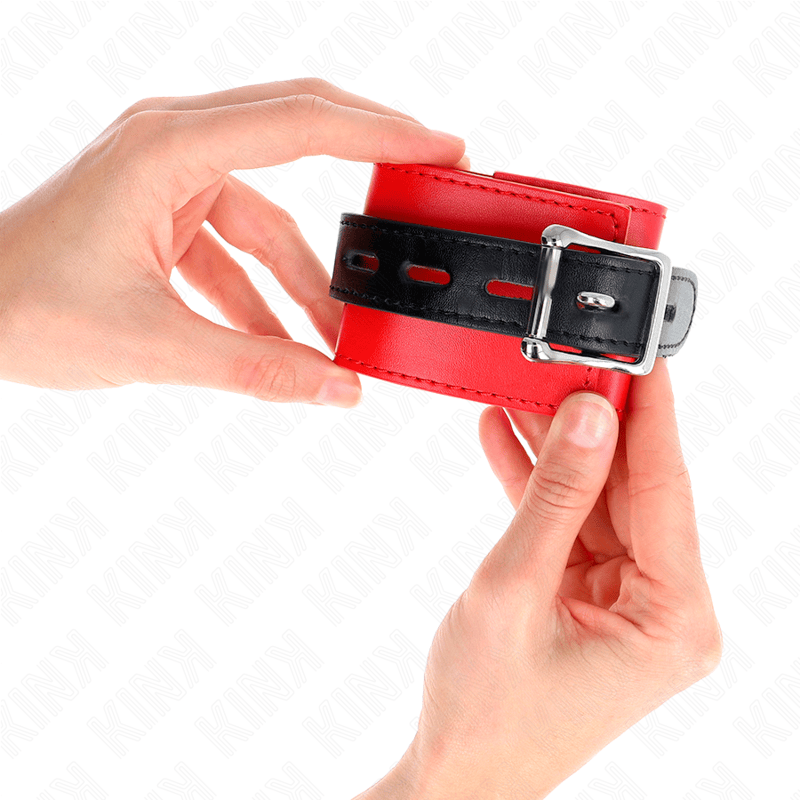 Fesselset Handgelenkfesseln Rot mit Schwarzem Gürtel Verstellbar 17 cm – Ansicht 4