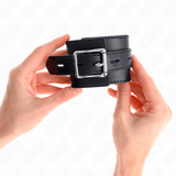 Fesselset Handgelenkfesseln Schwarz mit Schwarzem Gürtel Verstellbar 17 cm – Ansicht 4