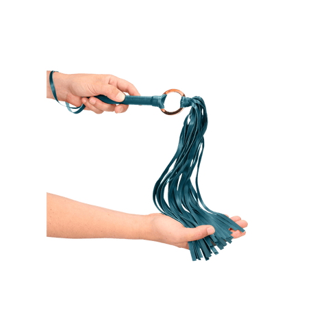 Flogger Ouch aus PU-Leder mit Metallring Petrol 70 cm – Ansicht 4