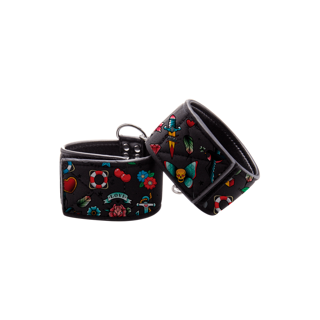 Handfesseln Ouch mit Tattoo-Druck 29,5 cm Schwarz-Bunt – Ansicht 4