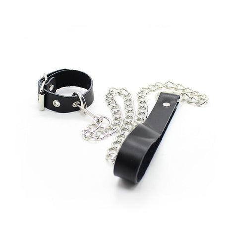 Fetisch-Toy Penis-Halskette und Lederarmband mit Metallkette.1