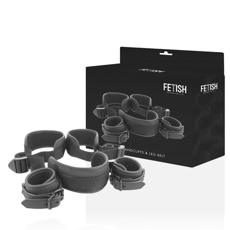 Fetish Submissive - Position mit Offenen Beinen und Handschellen mit Noprene-Futter
