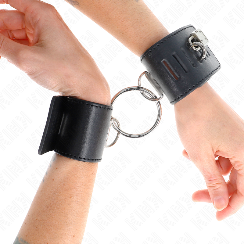 Kink - Feste Handgelenkfesseln mit Ring und Vorhängeschloss Verschluss Schwarz Verstellbar 16-23 cm x 5,5 cm