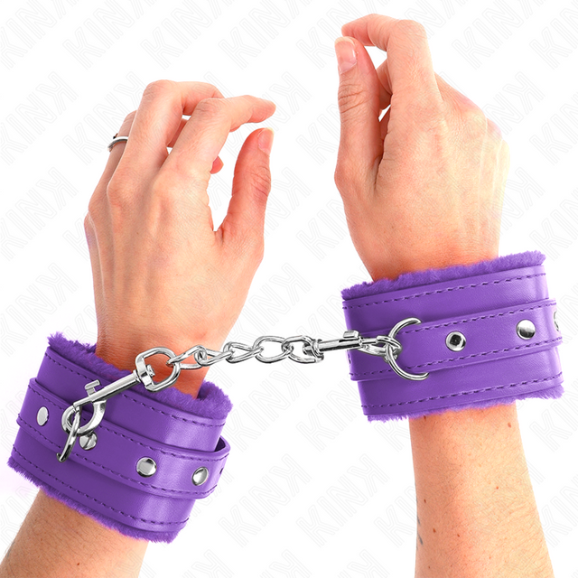 Kink - Premium Pelzgefütterte Handgelenkfesseln Lila mit Lila Gürtel Verstellbar 17-29 cm x 6 cm
