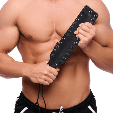 Paddle aus Leder mit Nieten Schwarz 38 cm